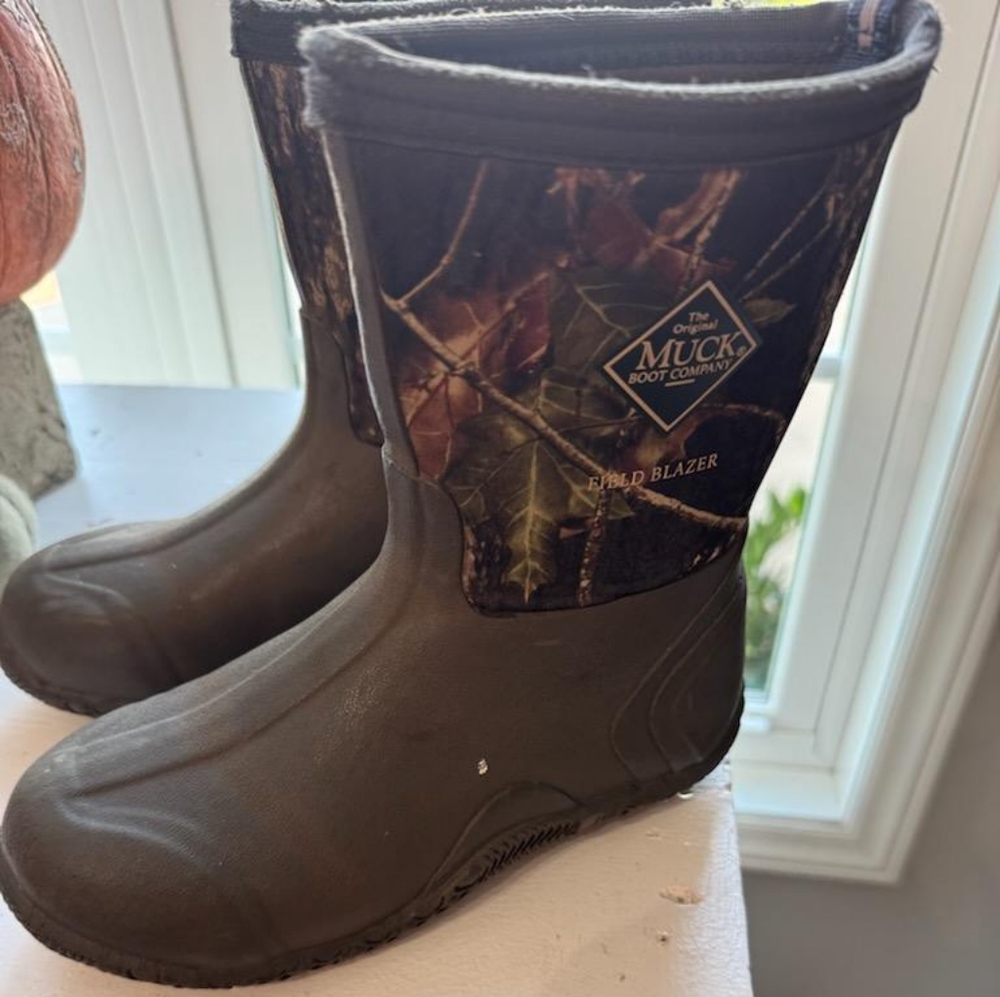 Muck boots